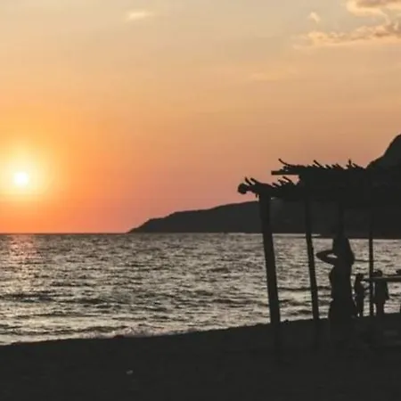 Liberty Homes ,Beach Ai Gordis Notou Ferienhaus